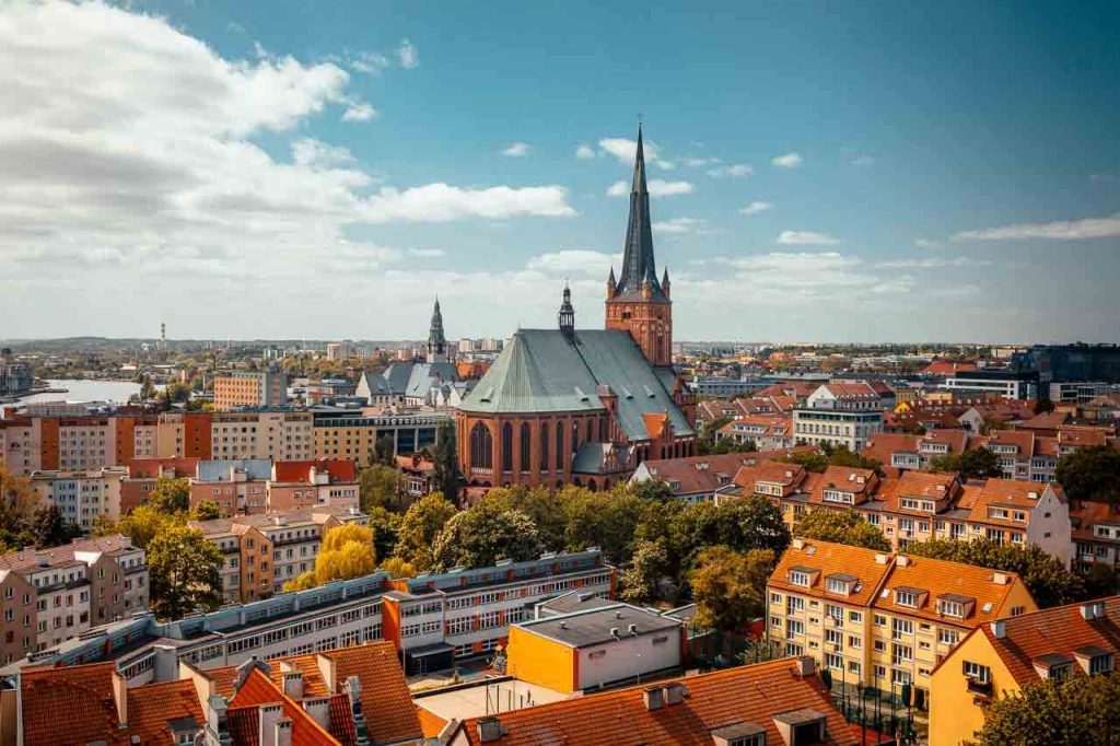 Die Stadt Stettin liegt zwar nicht direkt an der Polnischen Ostsee aber auch von hier ist man schnell am Strand