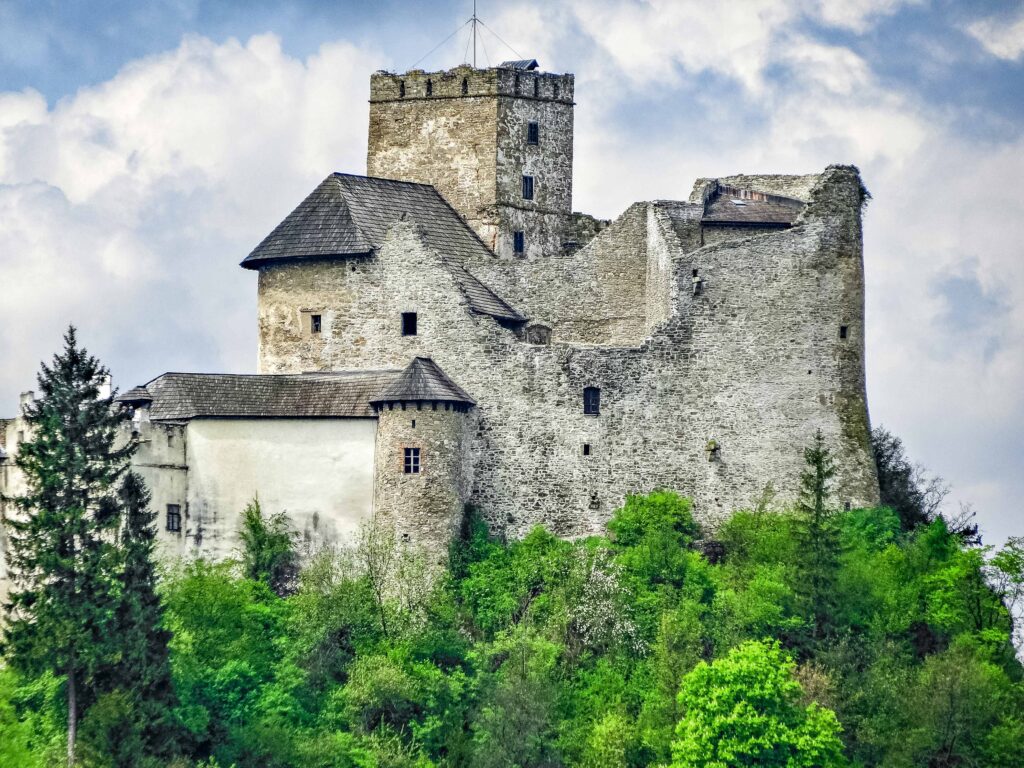 Die majestätische Burg Niedzica, auch bekannt als Burg Dunajec