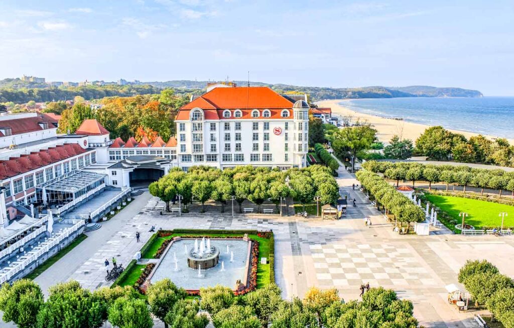 Strand und Promenade von Sopot an der polnischen Ostsee