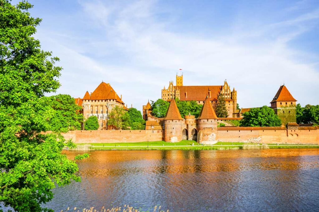 Marienburg mit Dansker auf der Rechten Seite