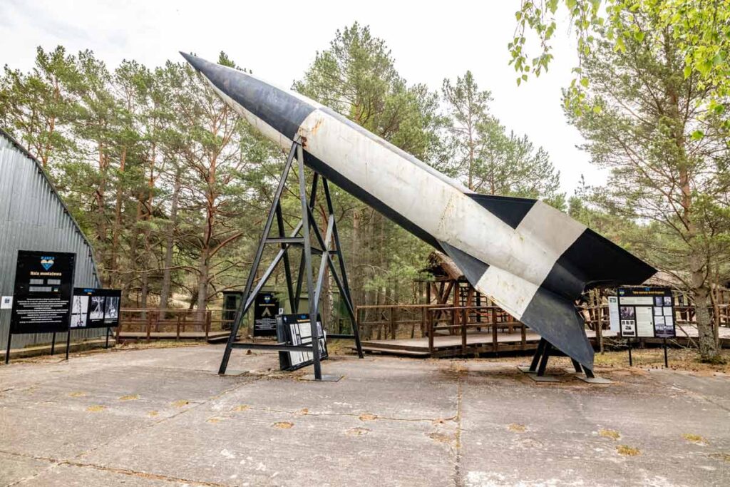 Raketen-Abschussrampen (Muzeum Wyrzutni Rakiet) im Nationalpark
