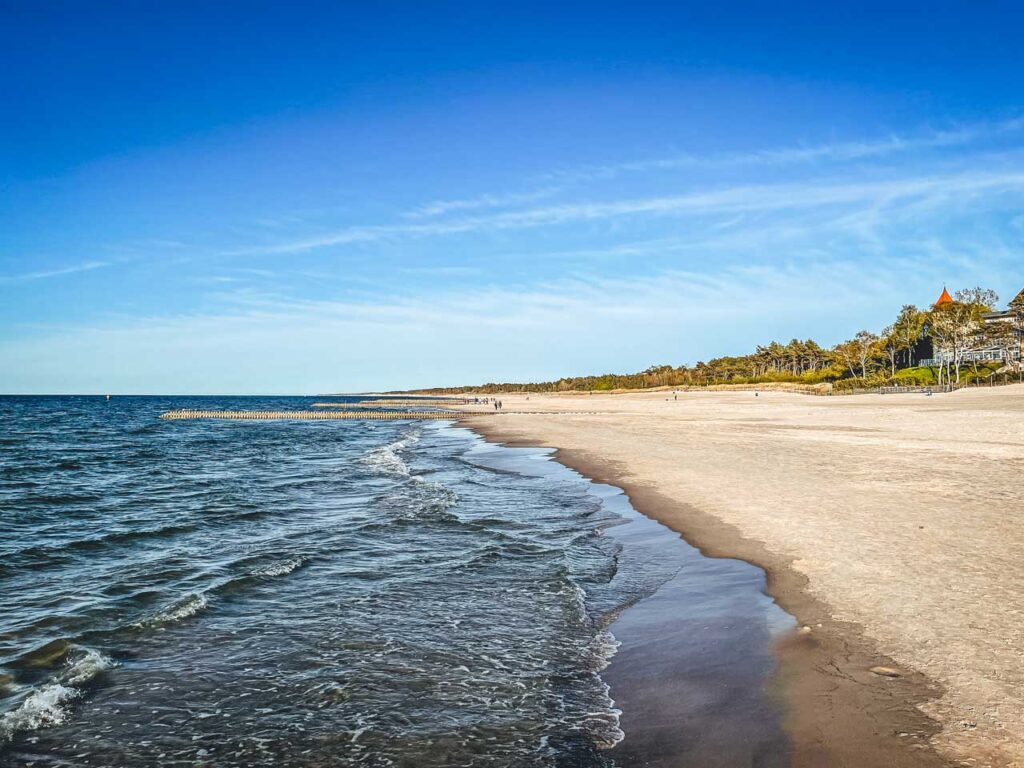 Der Strand von Leba mit Buhnen 