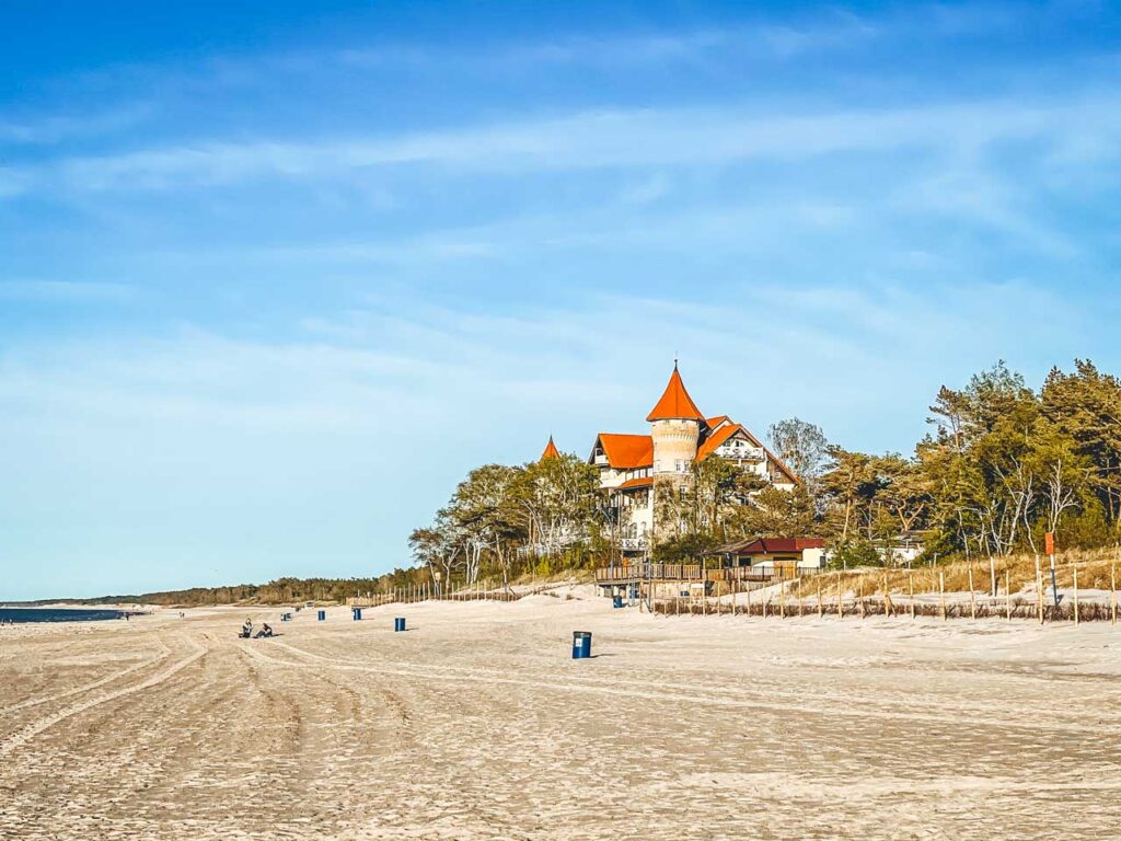 das Schloss des Zamek Łeba Resort & Spa Hotel und Restaurant Hotel liegt direkt am Strand