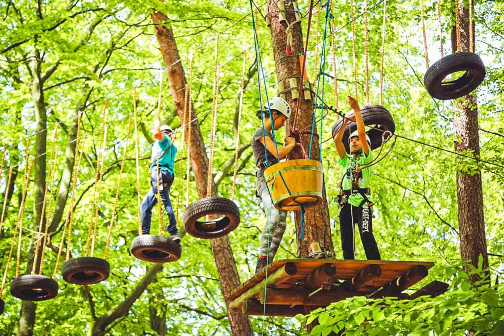 Kinder im Kletterpark Misdroy