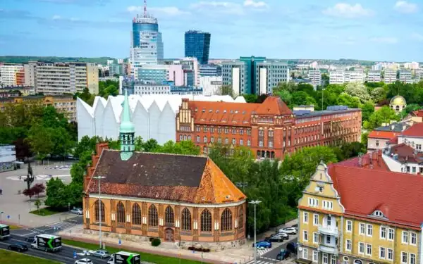 Restaurants, Cafés, Bars & Clubs in Stettin – Essen, Trinken & Ausgehen