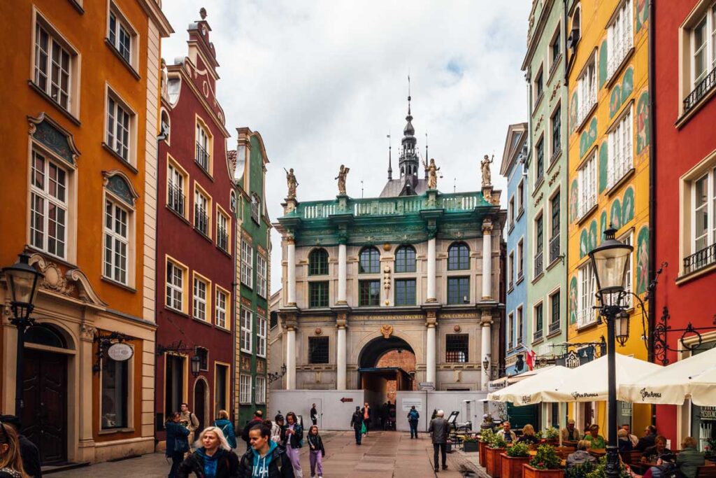 Das Goldene Tor in Danzig, ein prachtvolles Tor, das an einen römischen Triumphbogen erinnert und den Übergang zur Rechtstadt markiert.