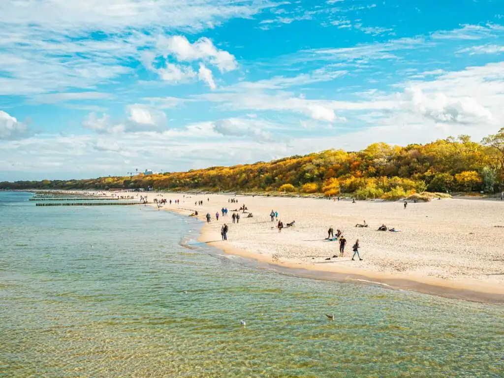 Herbstlicher Strand in Kolberg – ruhigere Atmosphäre und beeindruckende Küstenlandschaften.