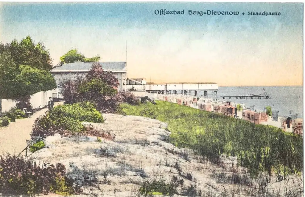 Historische Postkarte von Dievenow mit Strand und alter Seebrücke