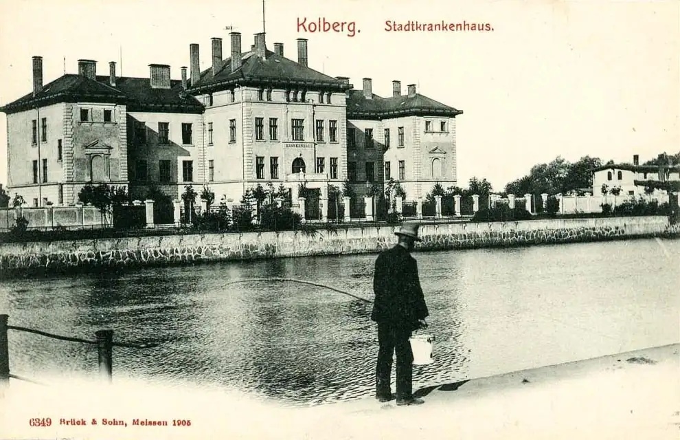 Historisches Krankenhaus in Kolberg, altes Gebäude aus der Zeit vor dem Zweiten Weltkrieg, Teil der Geschichte Kolbergs.