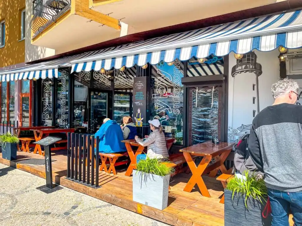 Kolberg Restaurants: Frischer Fisch direkt am Meer – viele Lokale verbinden Geschmack mit maritimer Atmosphäre.