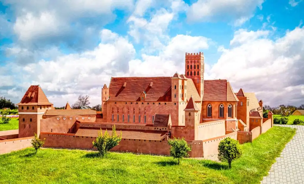 Miniaturenpark in Misdroy mit Nachbildungen berühmter Ostsee-Sehenswürdigkeiten, hier die Marienburg